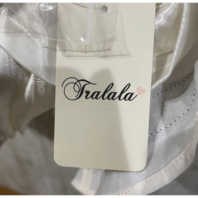 TRALALA(トゥララ)のトゥララ ワンピース/FREE/ホワイト/未使用品 レディースのワンピース(ひざ丈ワンピース)の商品写真