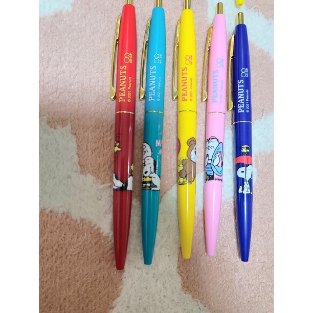 SNOOPY(スヌーピー)のスヌーピー　ボールペン　クリックゴールド BIC  文房具 筆記用具 インテリア/住まい/日用品の文房具(ペン/マーカー)の商品写真