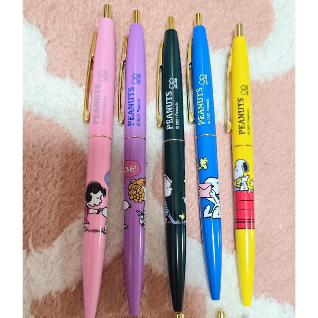 SNOOPY(スヌーピー)のスヌーピー　ボールペン　クリックゴールド BIC  文房具 筆記用具 インテリア/住まい/日用品の文房具(ペン/マーカー)の商品写真