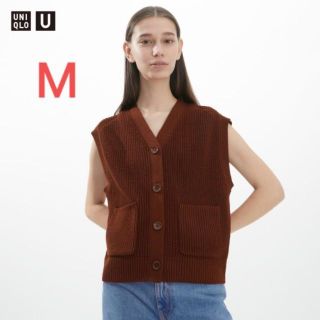 ユニクロ(UNIQLO)の【新品タグ付き】Vネックカーディガン ユニクロU　ブラウン(ベスト/ジレ)