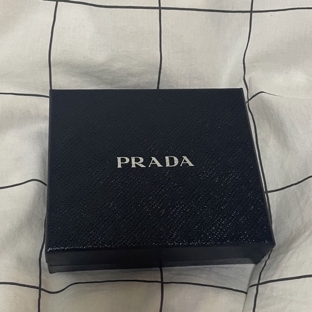 PRADA(プラダ)のPRADA二つ折り財布 レディースのファッション小物(財布)の商品写真