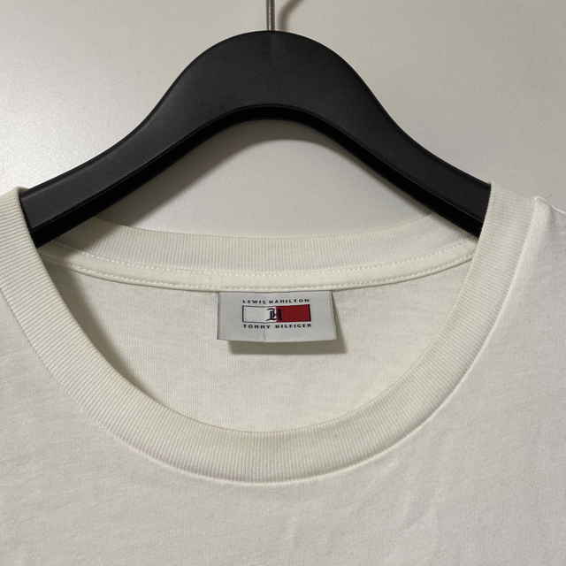 TOMMY HILFIGER(トミーヒルフィガー)のTOMMY×LEWIS HAMILTONコラボ TOMMY Tシャツ 限定 メンズのトップス(Tシャツ/カットソー(半袖/袖なし))の商品写真