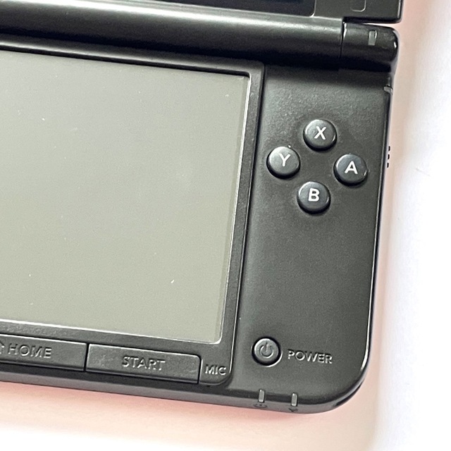 ニンテンドー3DS LL シルバー×ブラック ゲームソフト付き