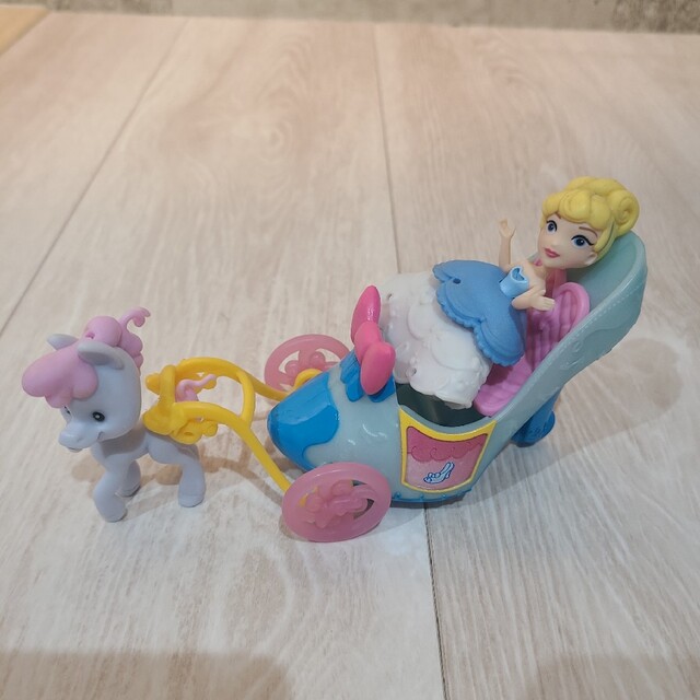 シンデレラ　女の子 フィギュア 馬車　プリンセス　おもちゃ