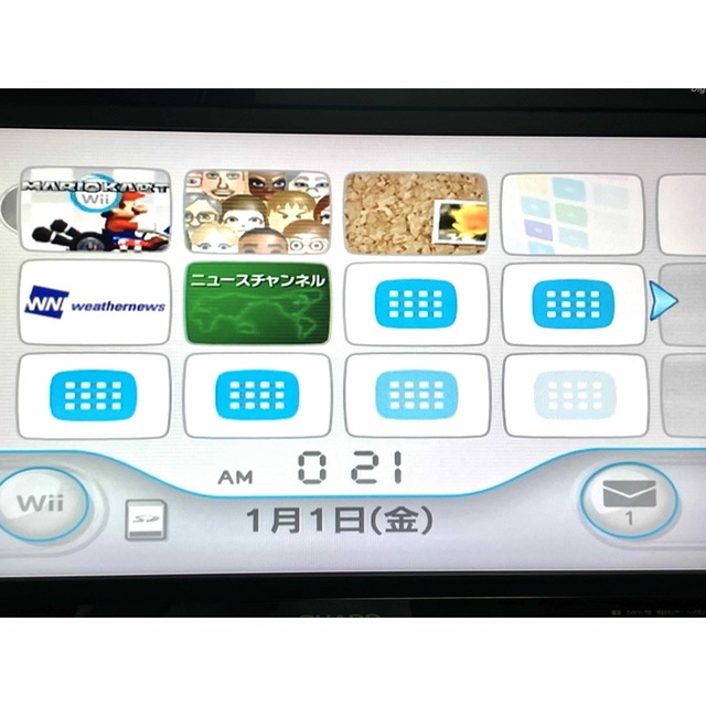 Wii(ウィー)の【マリオソフト付き】WII本体 スーパーマリオ25周年記念限定バージョン エンタメ/ホビーのゲームソフト/ゲーム機本体(家庭用ゲーム機本体)の商品写真