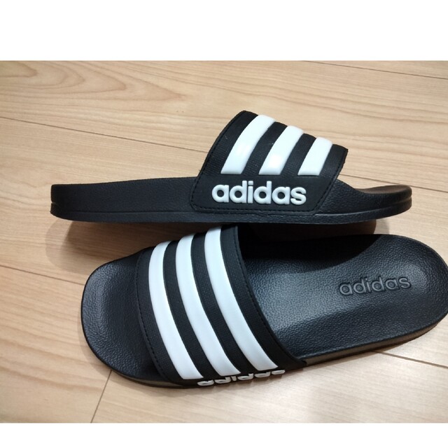 adidas(アディダス)の新品　25㎝アディダス　サンダルADILETTE　アディレッタ白×黒 レディースの靴/シューズ(サンダル)の商品写真