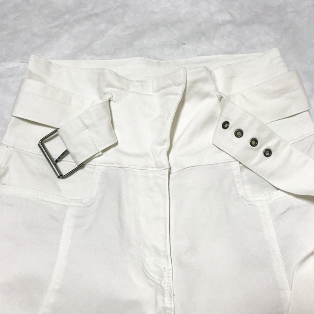 ZARA(ザラ)の美品★ZARA ハイウエストベルト付デニムパンツ34/オフホワイト レディースのパンツ(デニム/ジーンズ)の商品写真