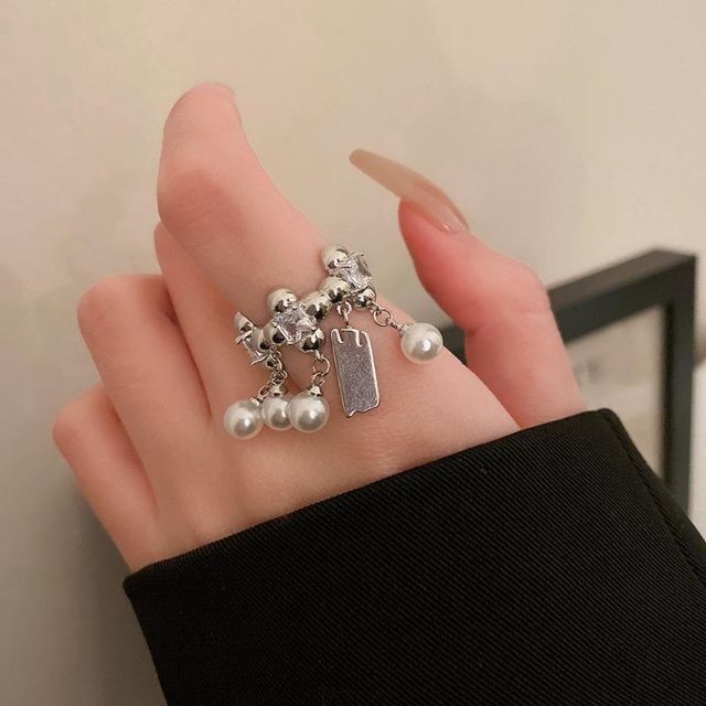 Pearl tassel ring パールタッセル お花 ガラスリング 指輪 レディースのアクセサリー(リング(指輪))の商品写真