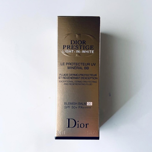 Dior(ディオール)のDIOR プレステージ プロテクター UV ミネラル BB BOX・サンプル付 コスメ/美容のベースメイク/化粧品(BBクリーム)の商品写真