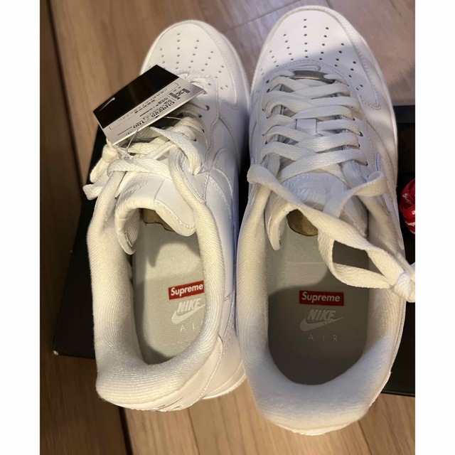 Supreme(シュプリーム)のシュプリーム x ナイキ エアフォース1 Low  US8.5 26.5 新品 メンズの靴/シューズ(スニーカー)の商品写真