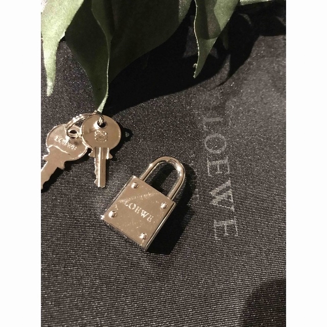 LOEWE(ロエベ)のロエベ　南京錠　パドロック　鍵　キー レディースのファッション小物(キーホルダー)の商品写真