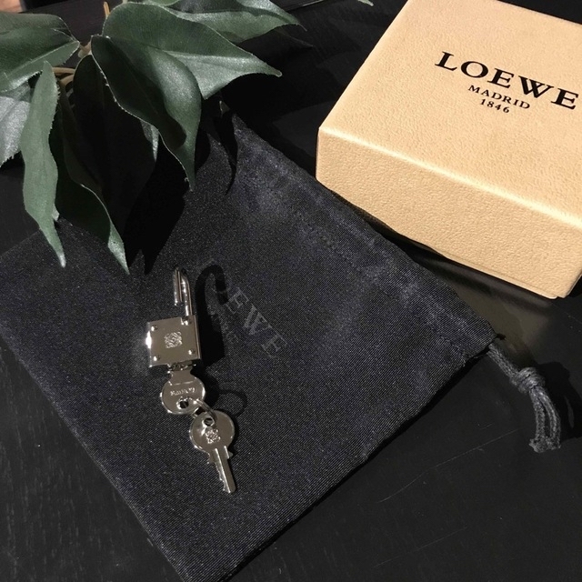 LOEWE(ロエベ)のロエベ　南京錠　パドロック　鍵　キー レディースのファッション小物(キーホルダー)の商品写真