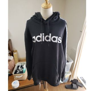 アディダス(adidas)のadidas黒プルパーカー(パーカー)