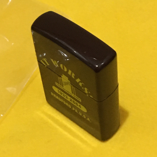 ZIPPO(ジッポー)のZIPPO レトロカレッジデザイン IT WORKS! クラシカルブラウン メンズのファッション小物(タバコグッズ)の商品写真