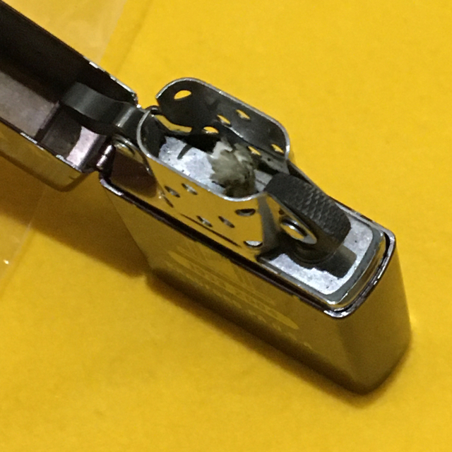 ZIPPO(ジッポー)のZIPPO レトロカレッジデザイン IT WORKS! クラシカルブラウン メンズのファッション小物(タバコグッズ)の商品写真