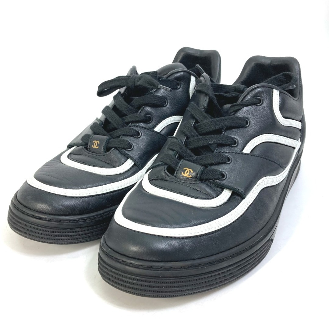 CHANEL(シャネル)のシャネル CHANEL ロゴ G35063 バイカラー 紐 靴 スニーカー レザー ブラック レディースの靴/シューズ(スニーカー)の商品写真