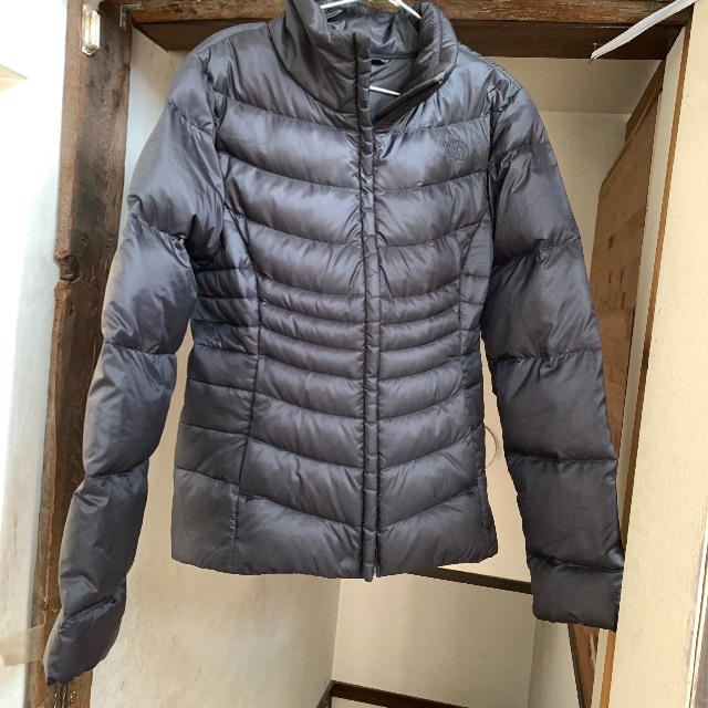 THE NORTH FACE(ザノースフェイス)のザ ノースフェイス 薄いダウン レディースSサイズ　黒 レディースのジャケット/アウター(ダウンジャケット)の商品写真