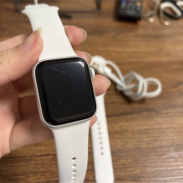 Apple Watch(アップルウォッチ)のApple Watch SE GPSモデル 40mm MYDM2J/A  メンズの時計(腕時計(デジタル))の商品写真