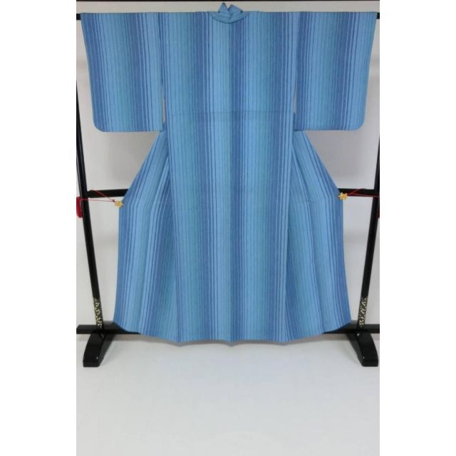 Ｓお仕立て上がりテトロン小紋　単衣　ブルー地にカツオ縞模様 レディースの水着/浴衣(着物)の商品写真