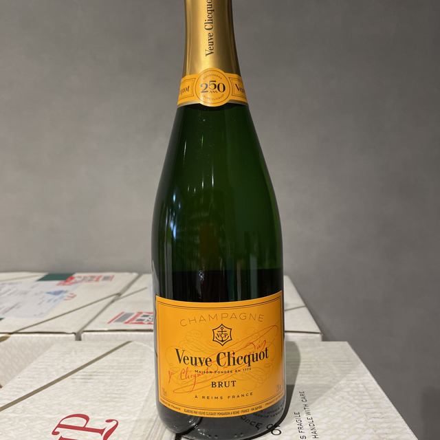 MOËT & CHANDON - ヴーヴクリコイエロー6本セットの通販 by モズ's