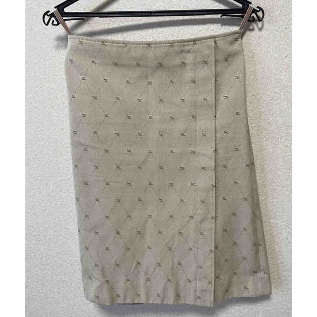 BURBERRY BLUE LABEL(バーバリーブルーレーベル)のバーバリーブルーレーベル　⭐︎ロゴマークチェック柄スカート⭐︎ レディースのスカート(ひざ丈スカート)の商品写真