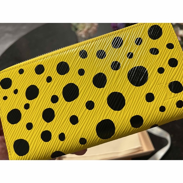 LOUIS VUITTON(ルイヴィトン)のLOUISVUITTON ルイヴィトン ジッピーウォレット 長財布 財布草間彌生 レディースのファッション小物(財布)の商品写真