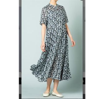 美品✨レリアン　幾何学柄　ワンピース　ロング丈　半袖　Aライン　グリーン