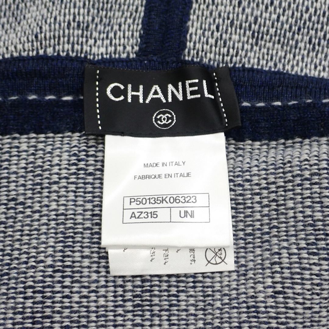 CHANEL(シャネル)の【中古】【Aランク】CHANEL シャネル フード付き マフラー カシミヤ100％ ネイビー カジュアル ギフト オシャレ 可愛い【ISEYA】 レディースのファッション小物(バンダナ/スカーフ)の商品写真