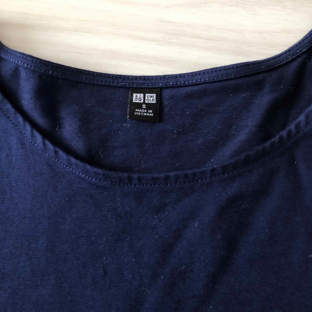 UNIQLO(ユニクロ)のUNIQLOレディースTシャツ　ネイビー レディースのトップス(Tシャツ(半袖/袖なし))の商品写真