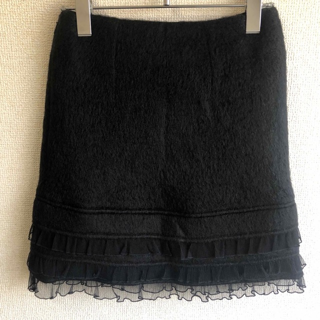 ブルマリン　刺繍黒スカート40