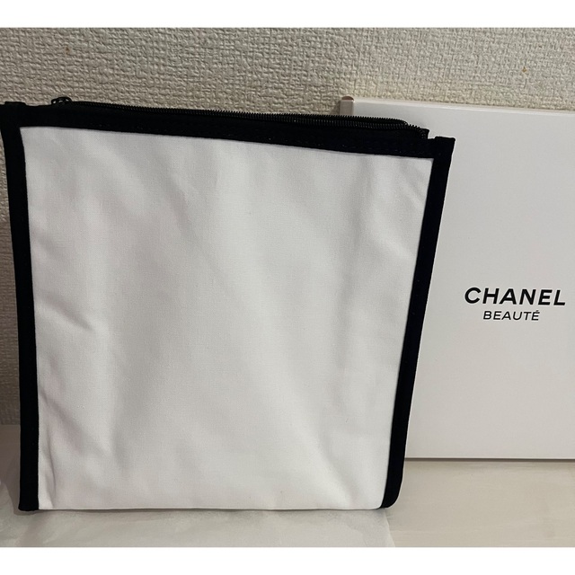 CHANEL - ☆限定☆【CHANEL】スクエアポーチの通販 by aki's shop