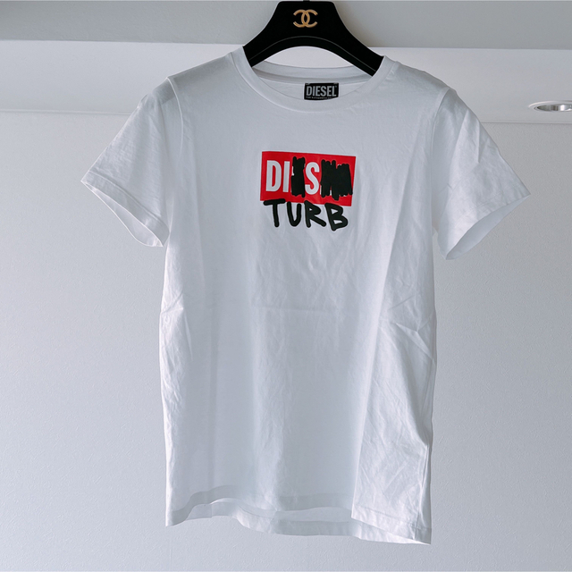 DIESEL(ディーゼル)のDIESEL ディーゼル　disturb ロゴTシャツ美品　白 レディースのトップス(Tシャツ(半袖/袖なし))の商品写真