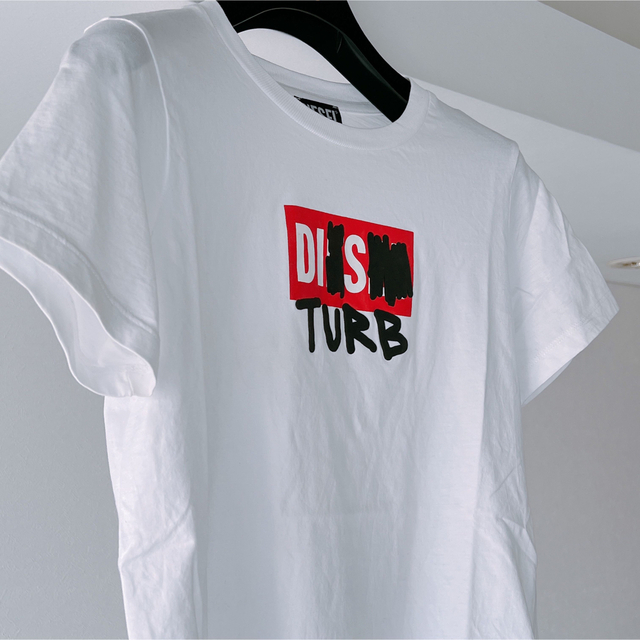 DIESEL(ディーゼル)のDIESEL ディーゼル　disturb ロゴTシャツ美品　白 レディースのトップス(Tシャツ(半袖/袖なし))の商品写真