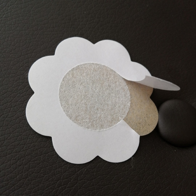 ニップレスシール　花型　肌色　2枚入×15袋(15回分)　使い捨て　不織布タイプ レディースのファッション小物(その他)の商品写真