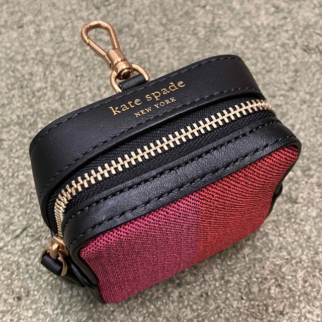 kate spade new york(ケイトスペードニューヨーク)の【1度のみ着用】ケイトスペード♠︎スペードフラワー ショルダーバッグ ポーチ付 レディースのバッグ(ショルダーバッグ)の商品写真