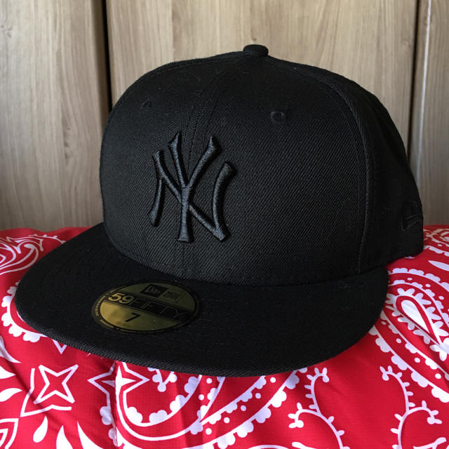 NEW ERA(ニューエラー)のNEWERA  ニューヨークヤンキース BLACK  7(55.8センチ) レディースの帽子(キャップ)の商品写真