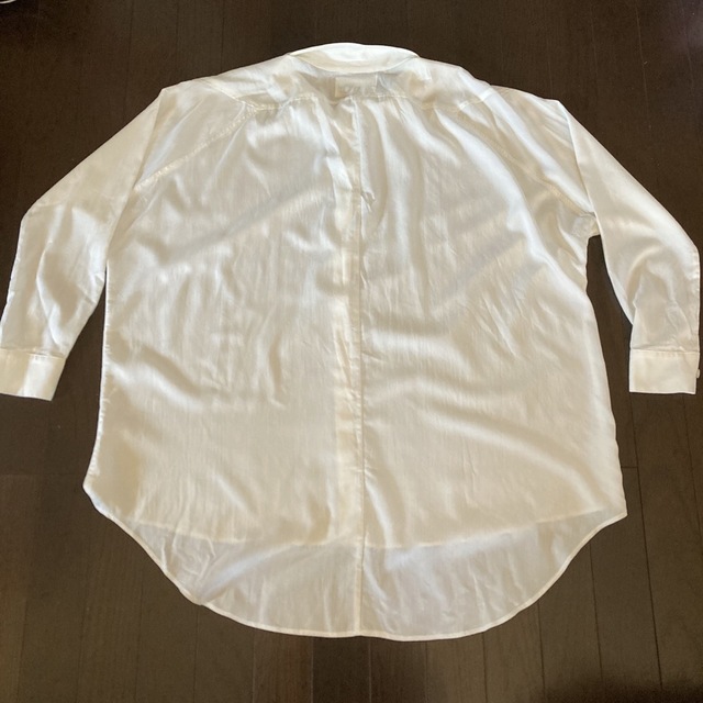 シャツ　白シャツ　ビッグシャツ　美品　未使用 レディースのトップス(シャツ/ブラウス(長袖/七分))の商品写真
