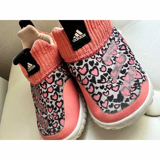 adidas(アディダス)のadidas スニーカー キッズ/ベビー/マタニティのキッズ靴/シューズ(15cm~)(スニーカー)の商品写真