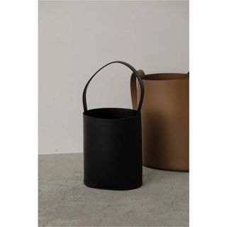 リムアーク(RIM.ARK)の【美品】RIM.ARK Leather bucket mini bag (ハンドバッグ)