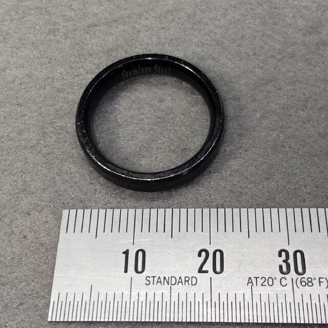 リング ブラック 黒 ステンレス 12.5号？ メンズのアクセサリー(リング(指輪))の商品写真