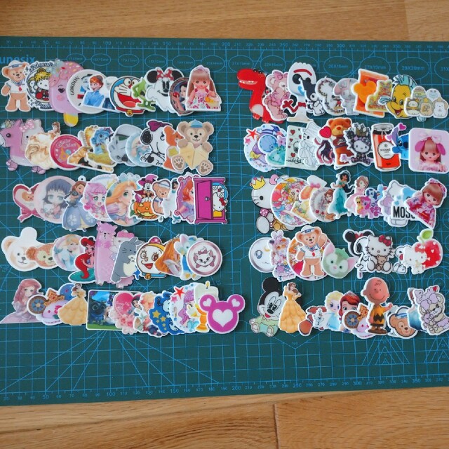 プラ板 100枚 A ハンドメイドの素材/材料(各種パーツ)の商品写真