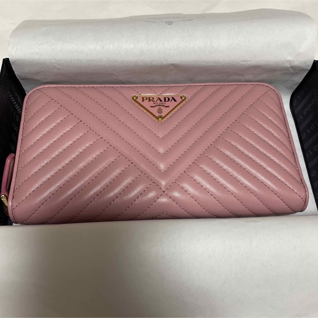 PRADA(プラダ)のプラダ　長財布　キルティング　ピンク レディースのファッション小物(財布)の商品写真