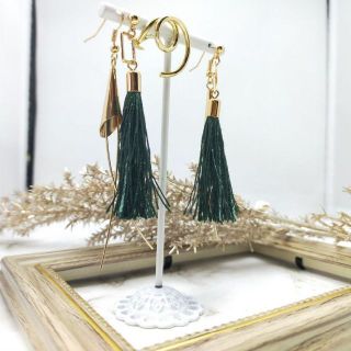 GNN ビンテージ 金　緑 フリンジ　チェーン　シンプル　上品 ピアス(ピアス)