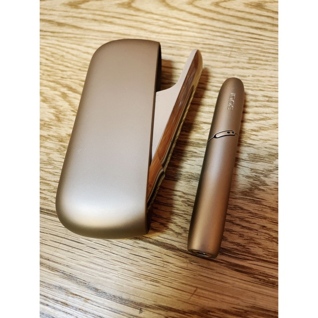 IQOS(アイコス)の【2本吸い可能】IQOS 3duo ブリリアントゴールド　アイコス メンズのファッション小物(タバコグッズ)の商品写真