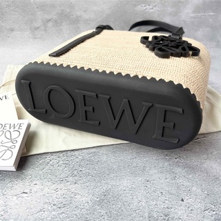LOEWE - 最新モデル【新品未使用】LOEWE スクエア ラフィア スモール