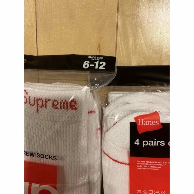 Supreme(シュプリーム)のシュプリーム　ソックス　靴下　白黒各1セット レディースのレッグウェア(ソックス)の商品写真