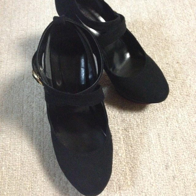 salire(サリア)のsalire ブラックパンプス レディースの靴/シューズ(ハイヒール/パンプス)の商品写真