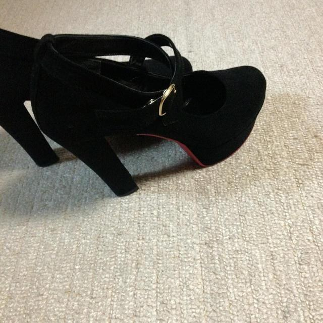 salire(サリア)のsalire ブラックパンプス レディースの靴/シューズ(ハイヒール/パンプス)の商品写真