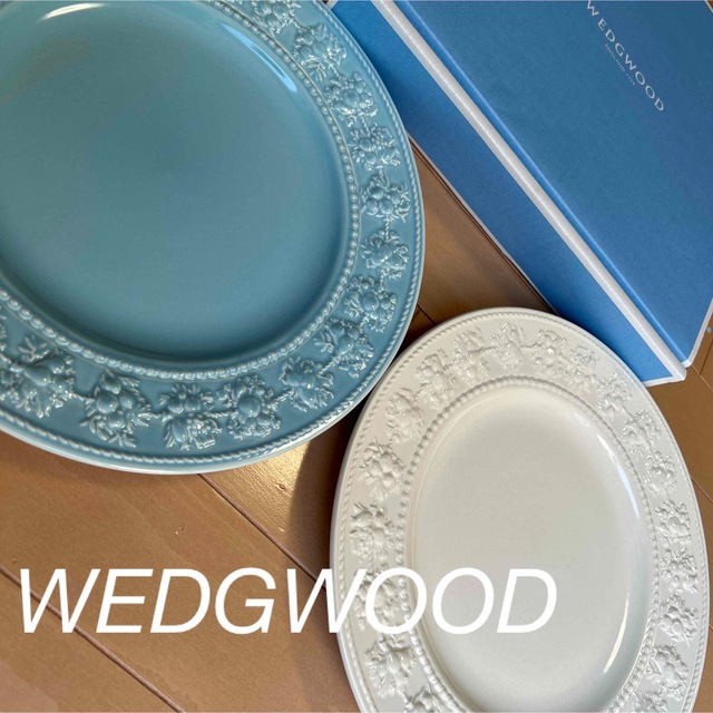 WEDGWOOD(ウェッジウッド)のウエッジウッド☆プレート2枚★27㌢ インテリア/住まい/日用品のキッチン/食器(食器)の商品写真
