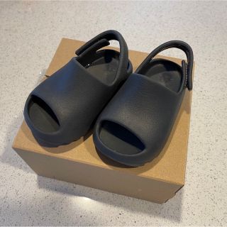 イージー(YEEZY（adidas）)のadidas YEEZY SLIDE 14cm INFANT ONYX(サンダル)